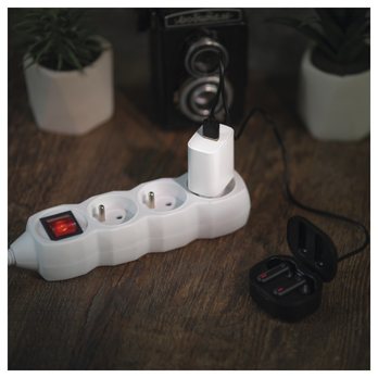 USB adaptér BASIC V01B10 bílá 16