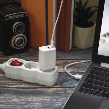 USB adaptér GAN bílá, 1x USB-A, 1x USB-C, 45W 1