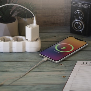 USB adaptér GAN bílá, 1x USB-C, 20W 1
