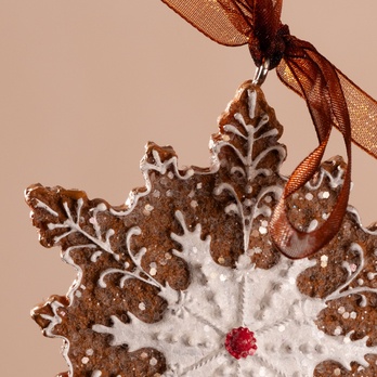 Dekorace perníková vločka GINGERBREAD hnědá/bílá, výška 8 cm 1