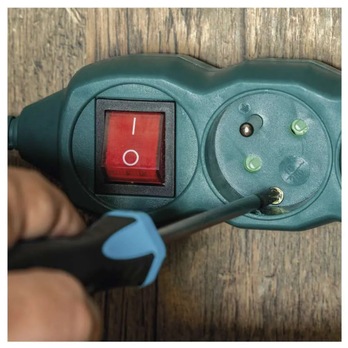 Prodlužovací kabel s vypínačem P1312Z zelená, 3 zásuvky, délka 2 m 2