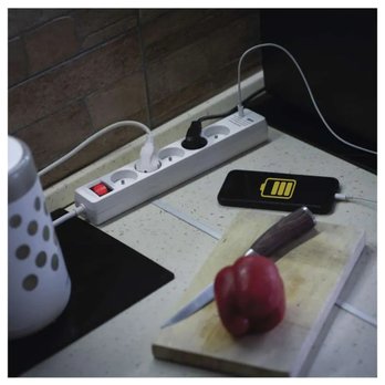 Prodlužovací kabel s vypínačem P1513CU bílá, 5 zásuvek, 2 USB porty, délka 3 m 1