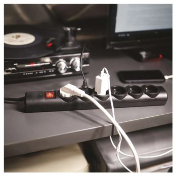 Přepěťová ochrana P54016/19 černá, 6 zásuvek, délka 3 m, absorpce 380 J 1