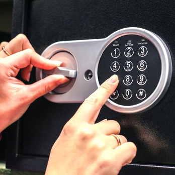 Digitální trezor SAFES černá 8