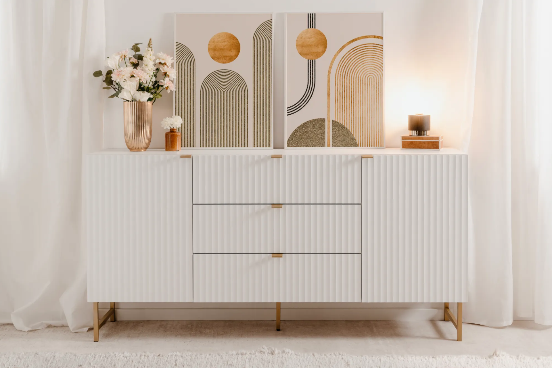 Široká komoda Elijah 3. Zdroj: SCONTO