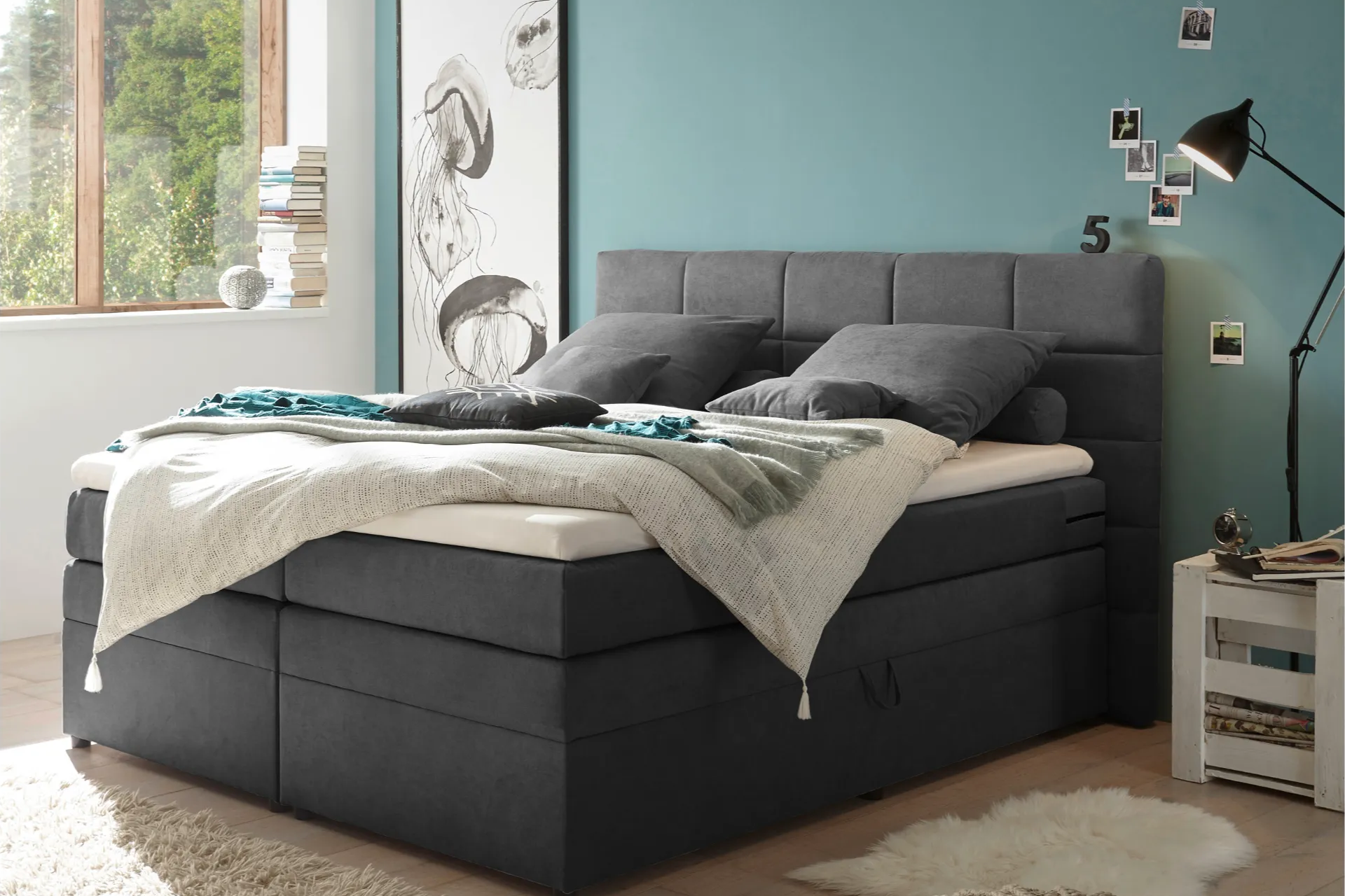 Boxspringová postel Tacoma 3. Zdroj: SCONTO Antracitová postel boxspring