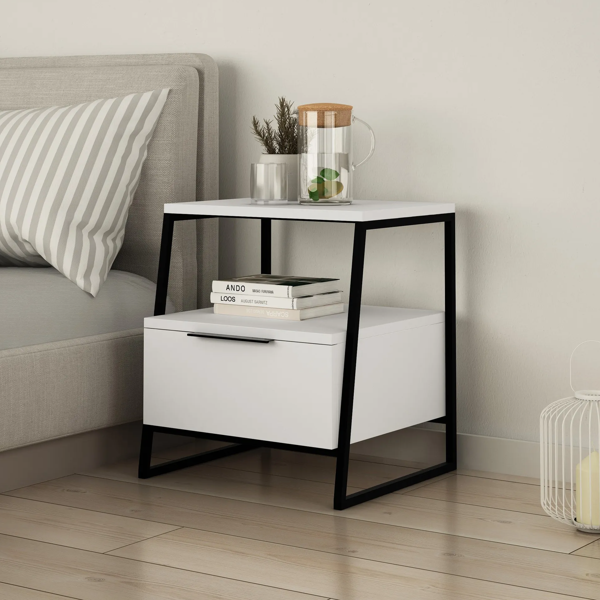 Nočný stolík Pal z laminovaného dreveného materiálu. Zdroj: SCONTO Moderný nočný stolík z laminovaného dreveného materiálu