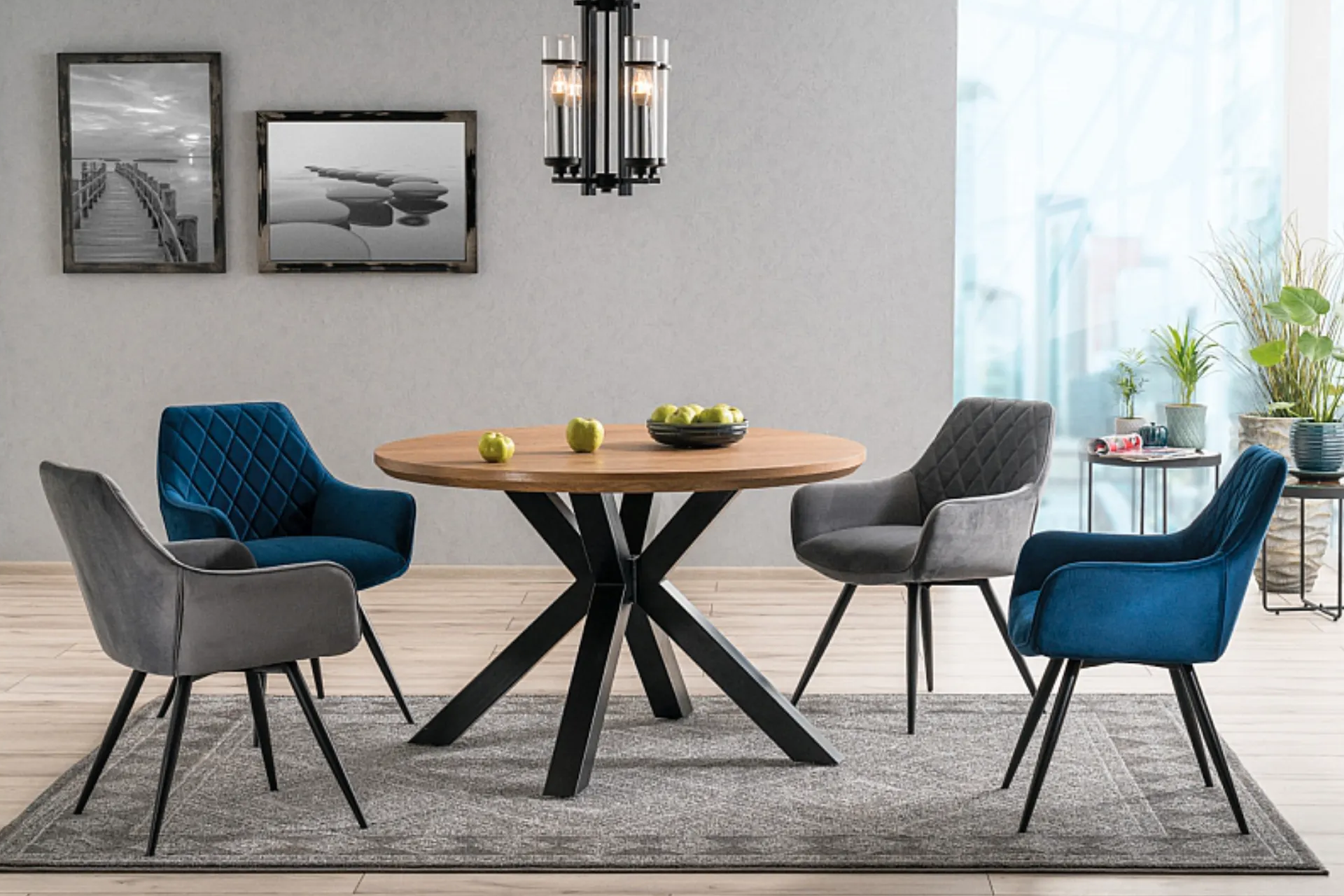 okrúhly jedálenský stôl drevo kov