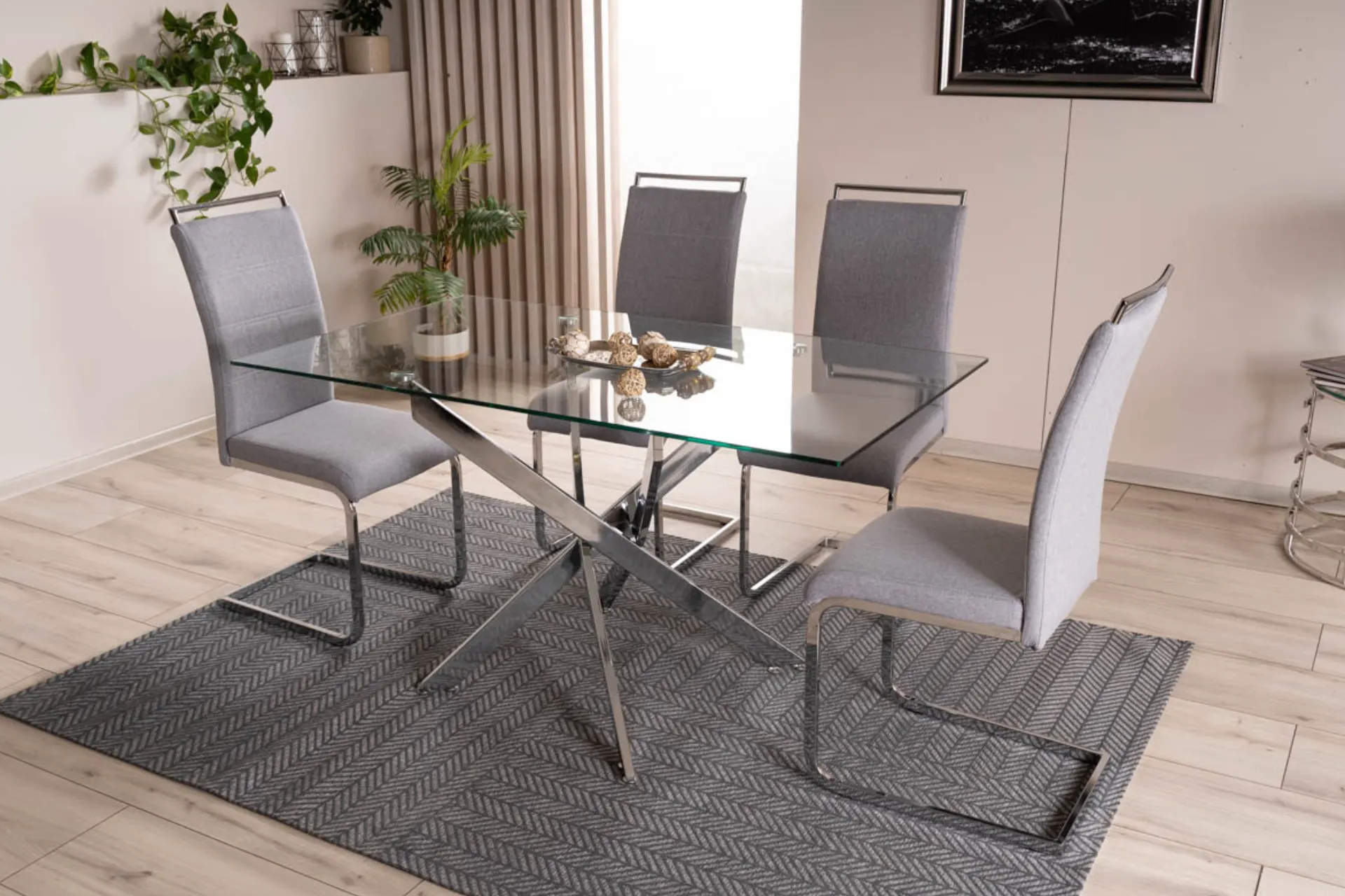 Jedálenský stôl strieborné nohy