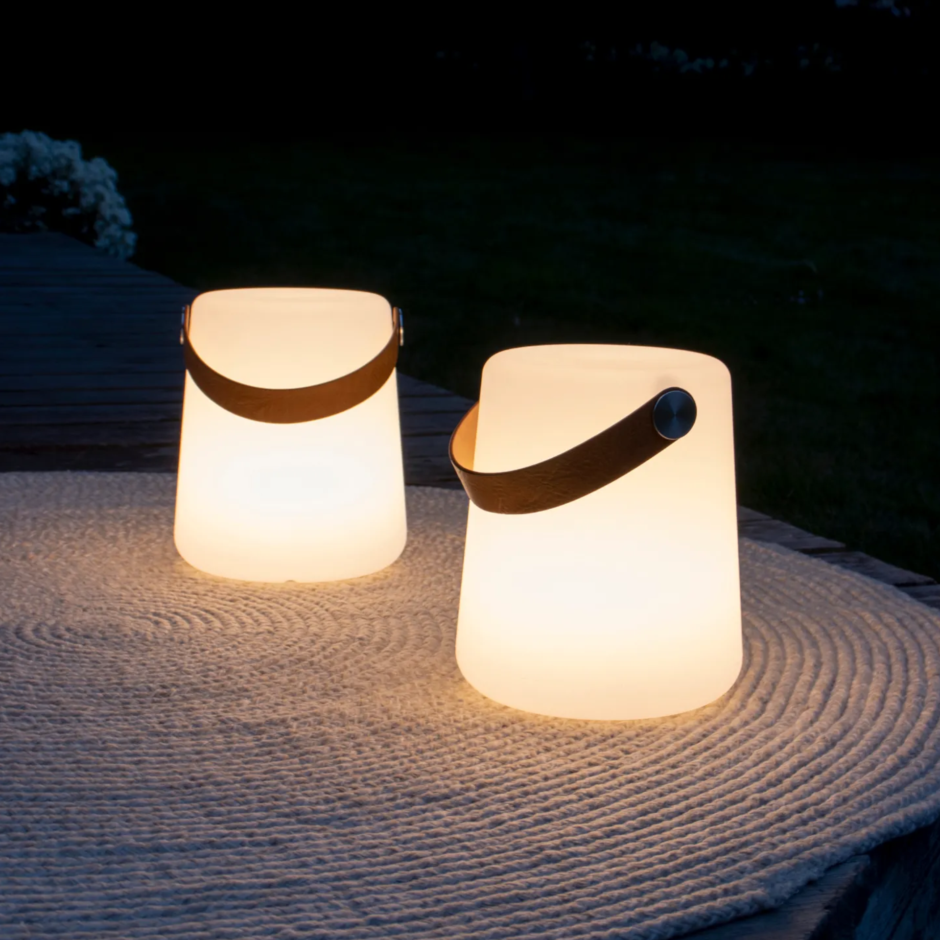 LED lampa Brastul s dobíjecí baterií přes USB. Zdroj: SCONTO LED lampa s dobíjecí baterií přes USB