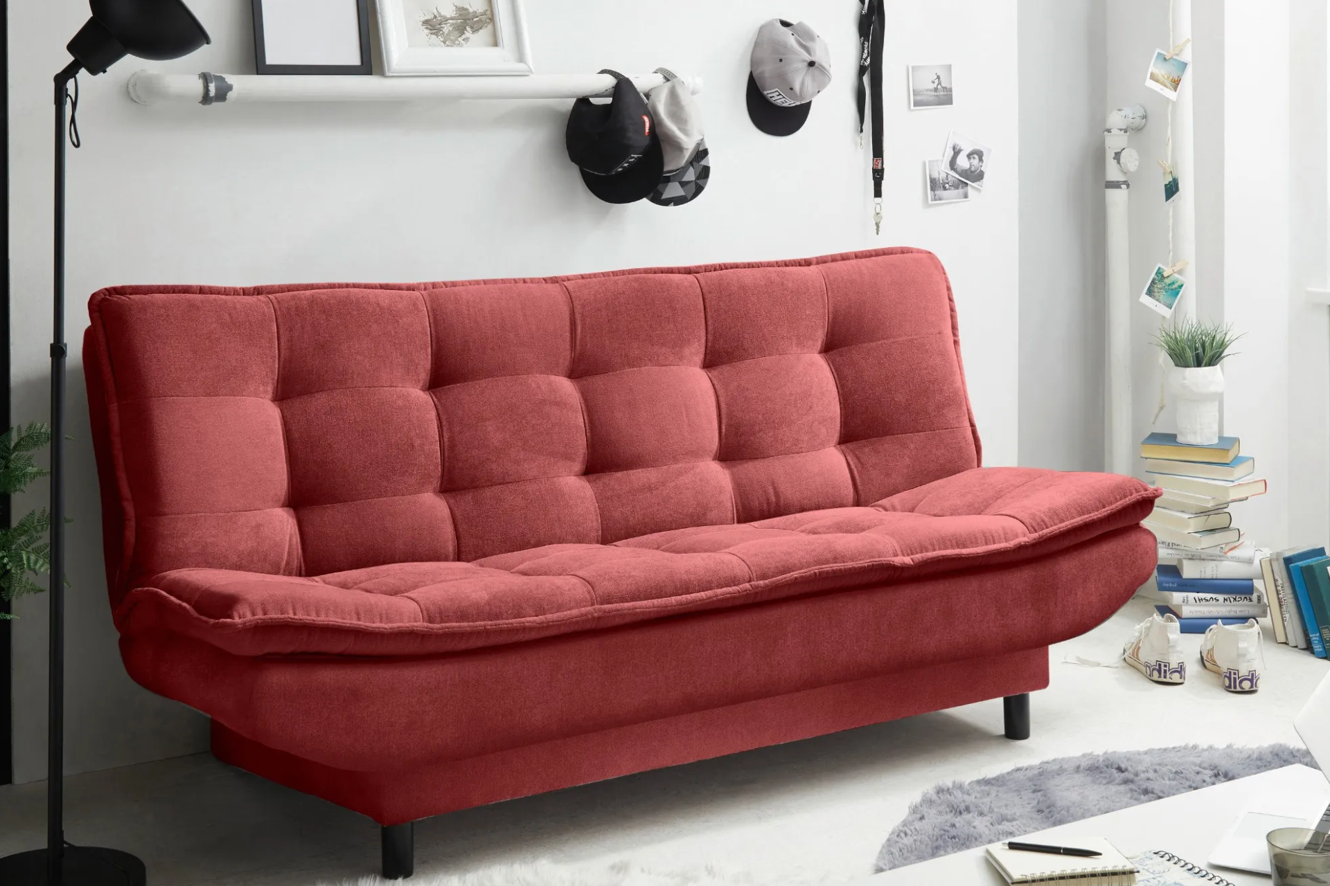 Moderná rozkladacia pohovka červená