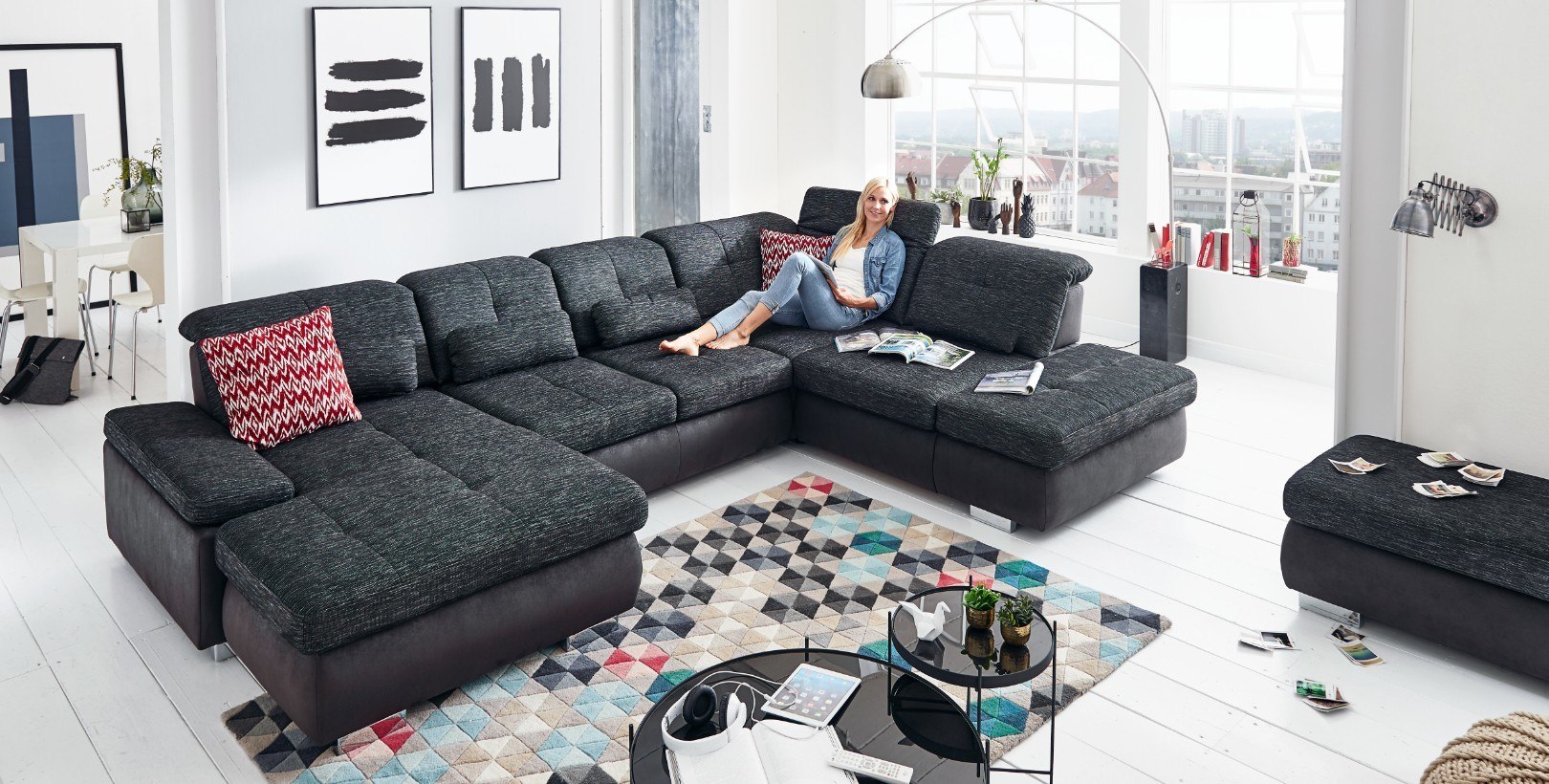 Sedačka do U s taburetom