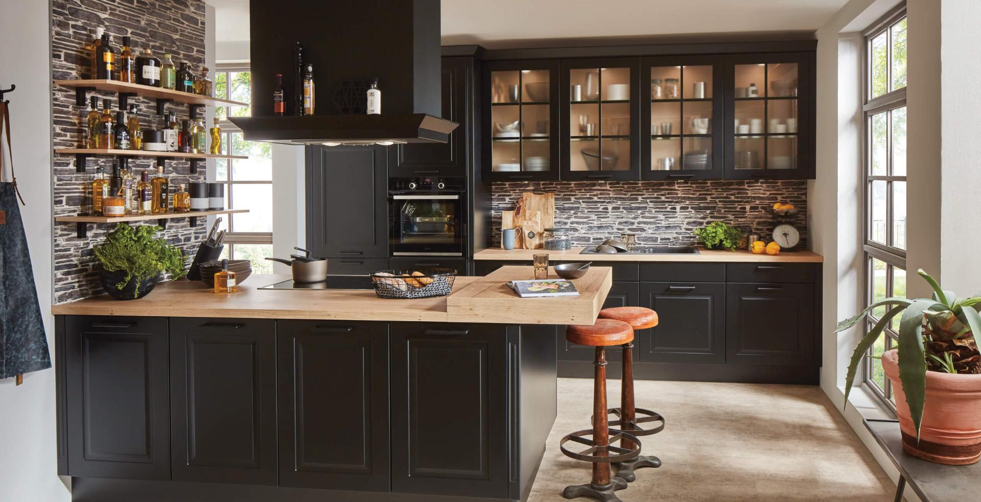 Kuchyňa Nobilia Sylt kombinovaná s panelom imitujúcim kamenný obklad